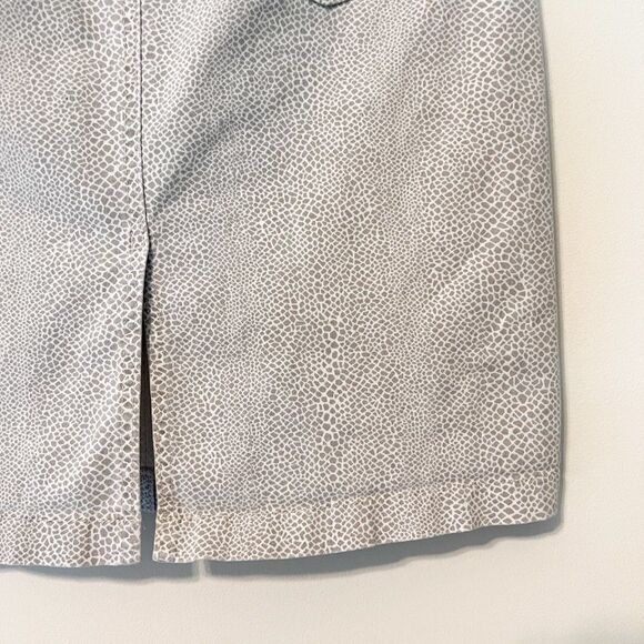 NYDJ White Gray Giraffe Print Denim Jean Skirt Size 4P - Picture 7 of 7